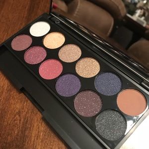 Sleek vintage romance eyeshadow palette